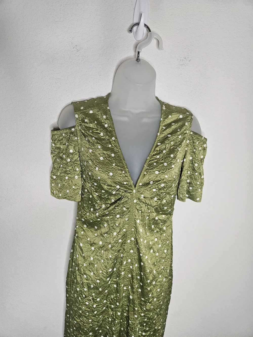 GANNI Green Polka Dot Cold Shoulder Midi Dress Size 34 US 4 V Neck Satin NWOT - Picture 5 of 16